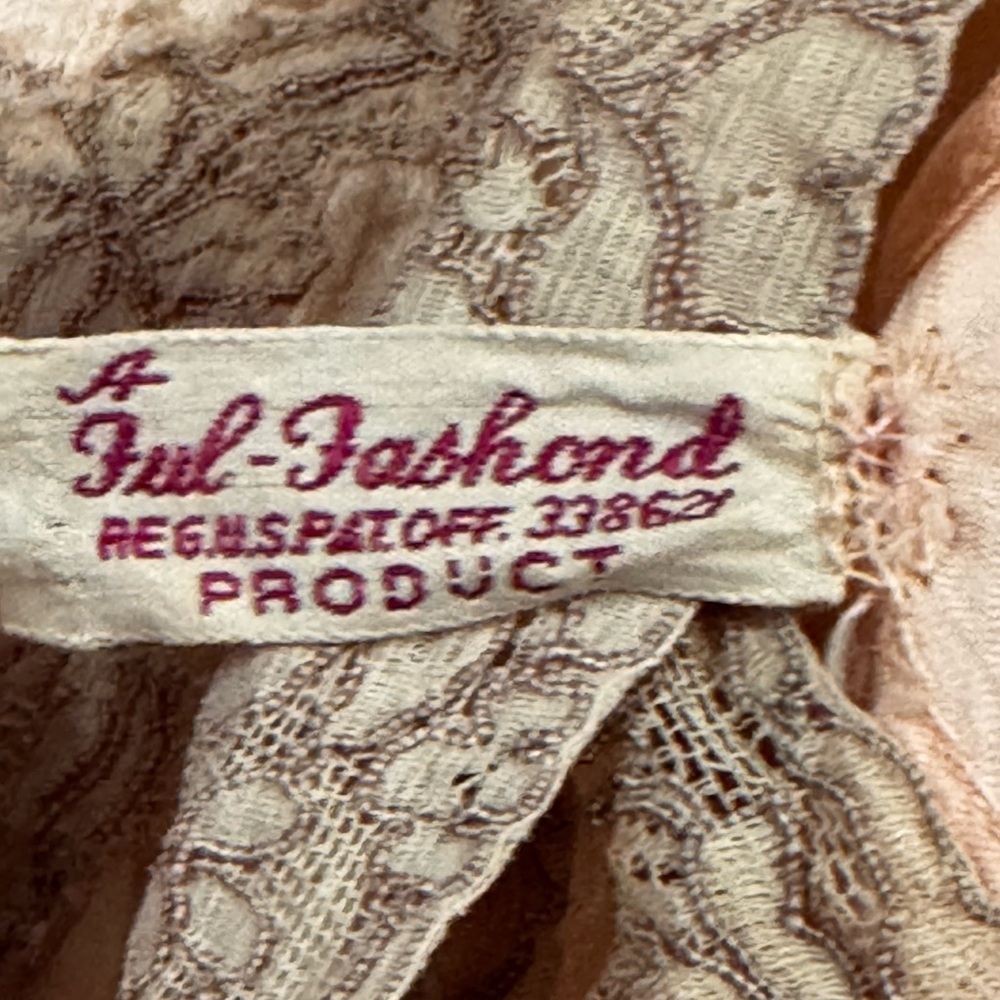 1930s silky peach nightgown and bed jacket - Picture 4 of 5